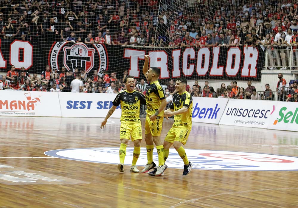 Corinthians atropela Sorocaba e é campeão paulista de futsal